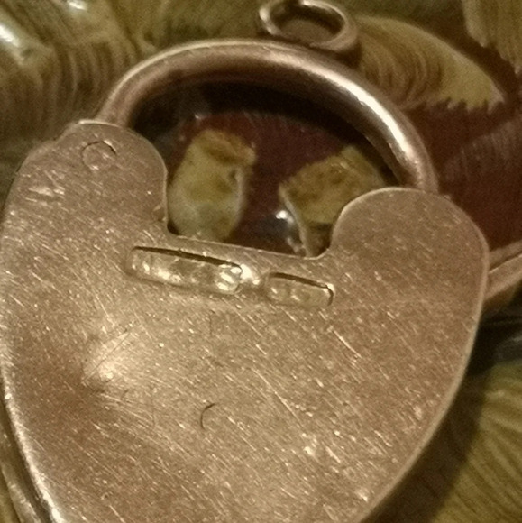 Victorian 9ct  heart lock pendant - Picture 2 of 3